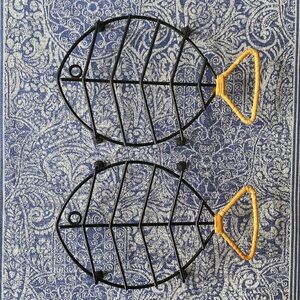 Fish-shaped trivet, set of two